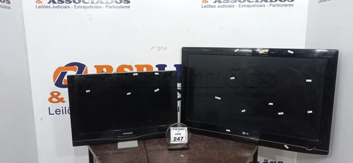 LOTE 247 - 01 TV LCD 37’’ MARCA LG E 01 TV LCD 26’’ MARCA SAMSUNG. (NO ESTADO) ATENÇÃO! FAZER A VISITAÇÃO ANTES DE ARREMATAR, NÃO SABEMOS SE FUNCIONA, LEILÃO NÃO TEM GARANTIA E NEM DEVOLUÇÃO, SUJEITO A POSSÍVEIS AVARIAS VISÍVEIS/OCULTAS E/OU AUSÊNCIA DE COMPONENTES.