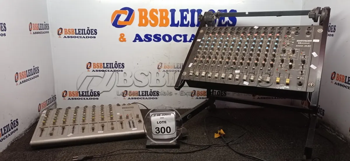 LOTE 300 - 01 MESA DE SOM MODELO AMW 12 EF MARCA CICLOTRON E 01 MESA DE SOM MODELO WS 08-02 MARCA STANER. (NO ESTADO) ATENÇÃO! FAZER A VISITAÇÃO ANTES DE ARREMATAR, NÃO SABEMOS SE FUNCIONA, LEILÃO NÃO TEM GARANTIA E NEM DEVOLUÇÃO, SUJEITO A POSSÍVEIS AVARIAS VISÍVEIS/OCULTAS E/OU AUSÊNCIA DE COMPONENTES.