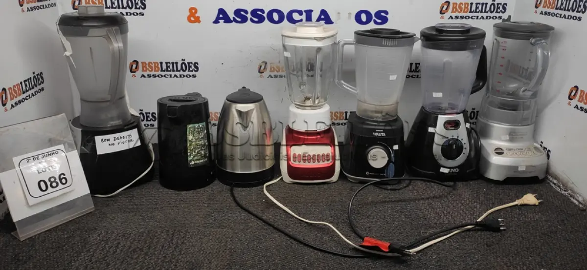 LOTE 086 - 02 CHALEIRAS ELÉTRICAS E 05 LIQUIDIFICADORES DE MARCAS E MODELOS DIVERSOS. (NO ESTADO) ATENÇÃO! FAZER A VISITAÇÃO ANTES DE ARREMATAR, NÃO SABEMOS SE FUNCIONA, LEILÃO NÃO TEM GARANTIA E NEM DEVOLUÇÃO, SUJEITO A POSSÍVEIS AVARIAS VISÍVEIS/OCULTAS E/OU AUSÊNCIA DE COMPONENTES.