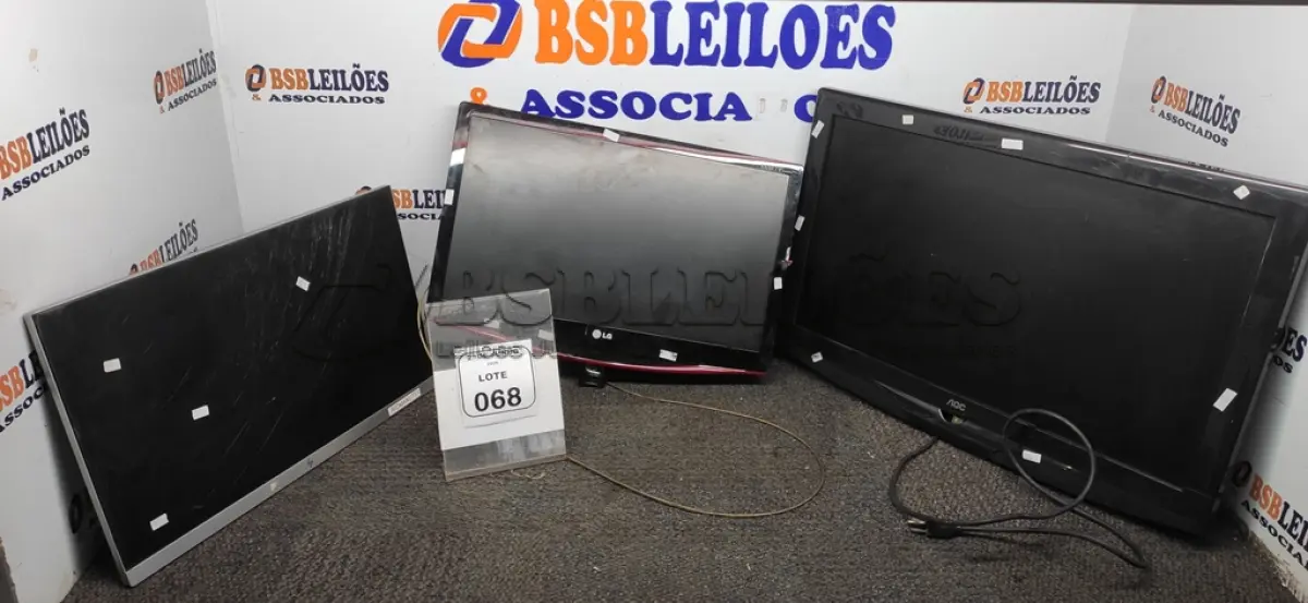 LOTE 068 - 03 MONITORES DE MARCAS E MODELOS DIVERSOS. (NO ESTADO) ATENÇÃO! FAZER A VISITAÇÃO ANTES DE ARREMATAR, NÃO SABEMOS SE FUNCIONA, LEILÃO NÃO TEM GARANTIA E NEM DEVOLUÇÃO, SUJEITO A POSSÍVEIS AVARIAS VISÍVEIS/OCULTAS E/OU AUSÊNCIA DE COMPONENTES.