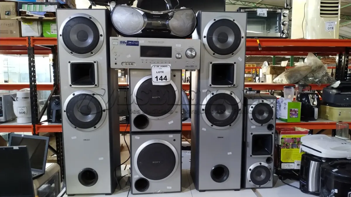 LOTE 144 - 01 RECEIVER MODELO STR-K1500 COM 05 CAIXAS DE SOM MARCA SONY E 01 MICRO SYSTEM. (NO ESTADO) ATENÇÃO! FAZER A VISITAÇÃO ANTES DE ARREMATAR, NÃO SABEMOS SE FUNCIONA, LEILÃO NÃO TEM GARANTIA E NEM DEVOLUÇÃO, SUJEITO A POSSÍVEIS AVARIAS VISÍVEIS/OCULTAS E/OU AUSÊNCIA DE COMPONENTES.