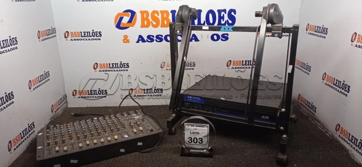 LOTE 303 - 01 MESA DE SOM MODELO AMW 12 ES MARCA CICLOTRON E 01 AMPLIFICADOR MODELO ZX 400 MARCA UNIC. (NO ESTADO) ATENÇÃO! FAZER A VISITAÇÃO ANTES DE ARREMATAR, NÃO SABEMOS SE FUNCIONA, LEILÃO NÃO TEM GARANTIA E NEM DEVOLUÇÃO, SUJEITO A POSSÍVEIS AVARIAS VISÍVEIS/OCULTAS E/OU AUSÊNCIA DE COMPONENTES.