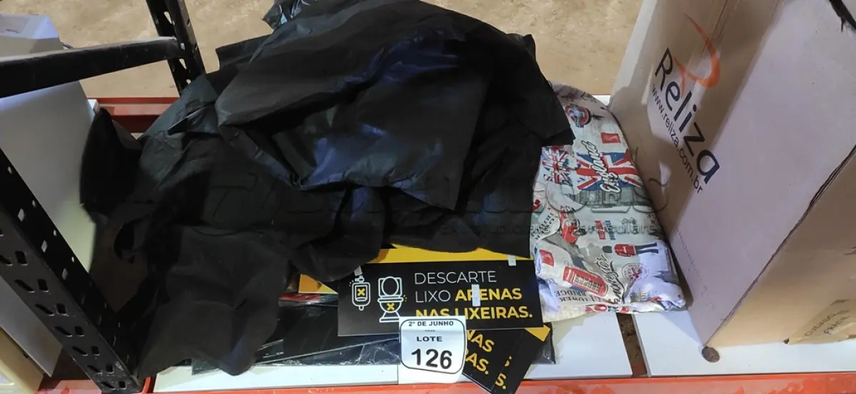 LOTE 126 - 03 PEÇAS DE CAPA PARA ASSENTOS E GRANDE QUANTIDADE DE PLACAS SE SINALIZAÇÃO PARA ACADEMIA. (NO ESTADO) ATENÇÃO! FAZER A VISITAÇÃO ANTES DE ARREMATAR, NÃO SABEMOS SE FUNCIONA, LEILÃO NÃO TEM GARANTIA E NEM DEVOLUÇÃO, SUJEITO A POSSÍVEIS AVARIAS VISÍVEIS/OCULTAS E/OU AUSÊNCIA DE COMPONENTES.