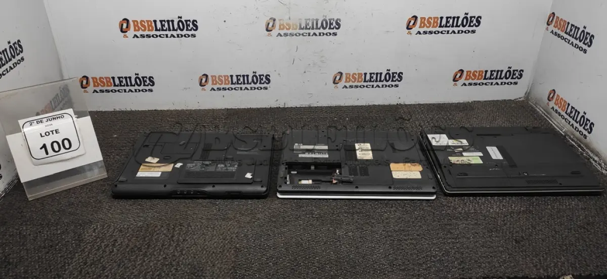 LOTE 100 - 03 NOTEBOOKS DE MARCAS E MODELOS DIVERSOS PARA RETIRADA DE PEÇAS. (NO ESTADO) ATENÇÃO! FAZER A VISITAÇÃO ANTES DE ARREMATAR, NÃO SABEMOS SE FUNCIONA, LEILÃO NÃO TEM GARANTIA E NEM DEVOLUÇÃO, SUJEITO A POSSÍVEIS AVARIAS VISÍVEIS/OCULTAS E/OU AUSÊNCIA DE COMPONENTES.