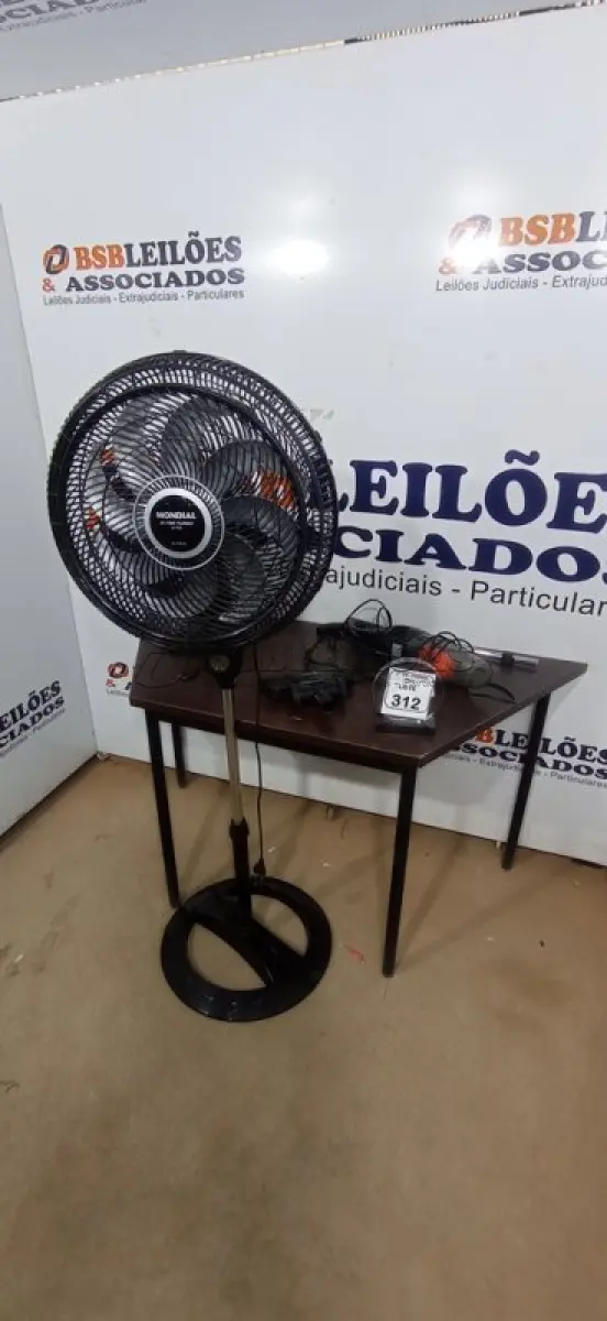 LOTE 312 - 02 VENTILADORES 220V MAR MONDIAL E 01 ASPIRADO DE PÓ MARCA MONDIAL. (NO ESTADO) ATENÇÃO! FAZER A VISITAÇÃO ANTES DE ARREMATAR, NÃO SABEMOS SE FUNCIONA, LEILÃO NÃO TEM GARANTIA E NEM DEVOLUÇÃO, SUJEITO A POSSÍVEIS AVARIAS VISÍVEIS/OCULTAS E/OU AUSÊNCIA DE COMPONENTES.