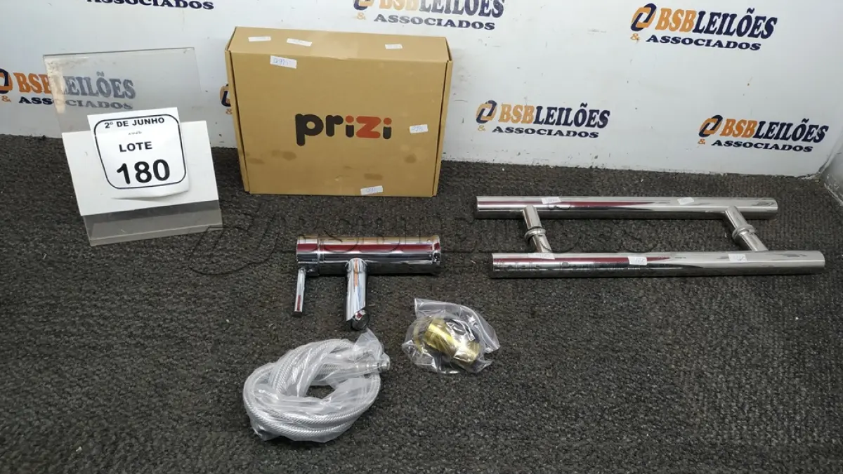 LOTE 180 - 01 TORNEIRA MISTURADOR MARCA PRIZI COM ACESSÓRIOS. (NO ESTADO) ATENÇÃO! FAZER A VISITAÇÃO ANTES DE ARREMATAR, NÃO SABEMOS SE FUNCIONA, LEILÃO NÃO TEM GARANTIA E NEM DEVOLUÇÃO, SUJEITO A POSSÍVEIS AVARIAS VISÍVEIS/OCULTAS E/OU AUSÊNCIA DE COMPONENTES.