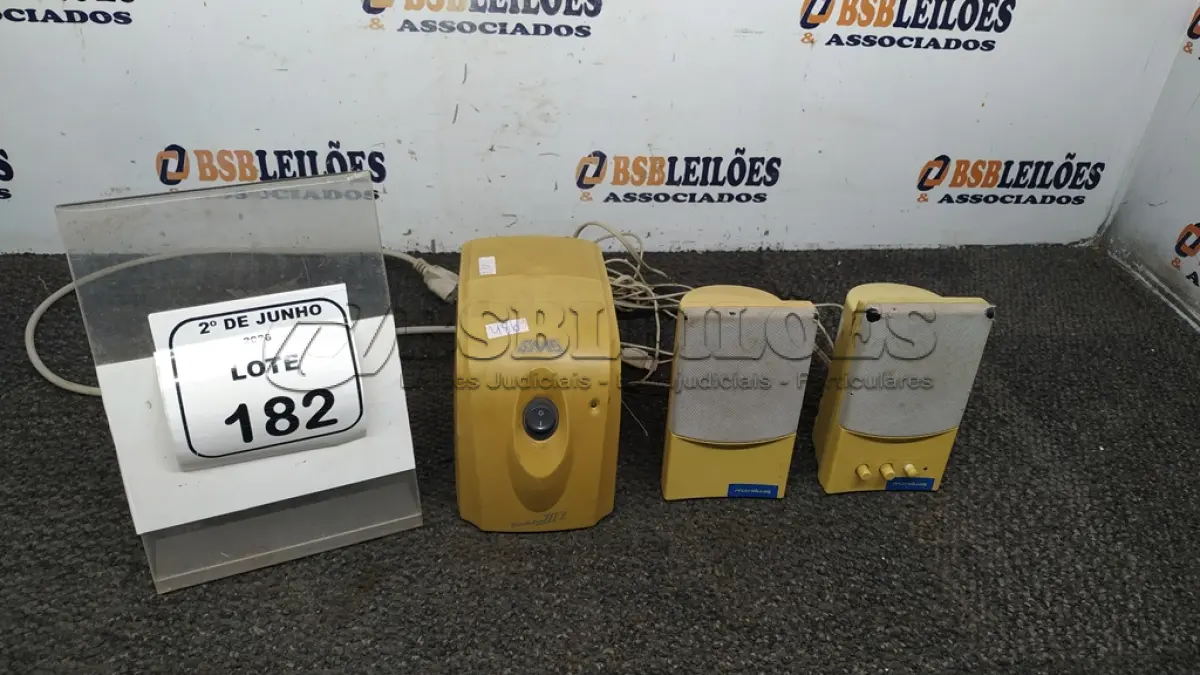 LOTE 182 - 01 ESTABILIZADOR DE 300VA MARCA SMS E 02 CAIXAS DE SOM MULTIMIDIA MODELO SPEAK SYSTEM. (NO ESTADO) ATENÇÃO! FAZER A VISITAÇÃO ANTES DE ARREMATAR, NÃO SABEMOS SE FUNCIONA, LEILÃO NÃO TEM GARANTIA E NEM DEVOLUÇÃO, SUJEITO A POSSÍVEIS AVARIAS VISÍVEIS/OCULTAS E/OU AUSÊNCIA DE COMPONENTES.