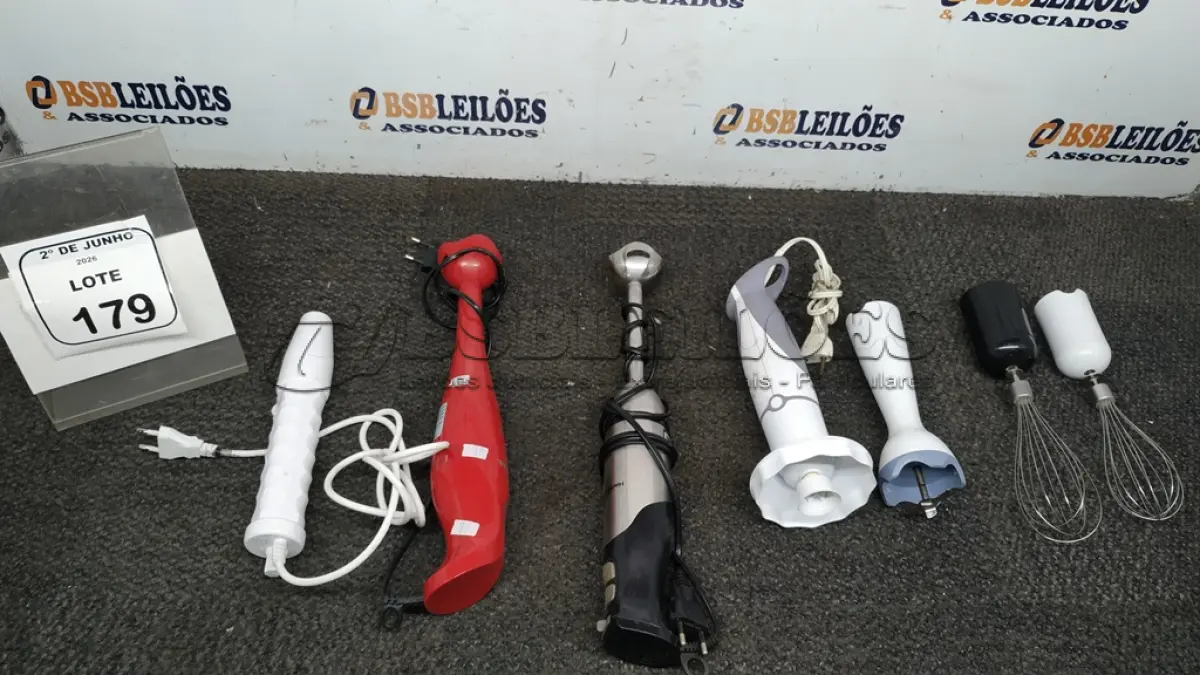 LOTE 179 - 01 DISPOSITIVO DE TERAPIA DE ALTA FREQUÊNCIA E 03 MIXERS COM ACESSÓRIOS DE MARCAS E MODELOS DIVERSOS. (NO ESTADO) ATENÇÃO! FAZER A VISITAÇÃO ANTES DE ARREMATAR, NÃO SABEMOS SE FUNCIONA, LEILÃO NÃO TEM GARANTIA E NEM DEVOLUÇÃO, SUJEITO A POSSÍVEIS AVARIAS VISÍVEIS/OCULTAS E/OU AUSÊNCIA DE COMPONENTES.