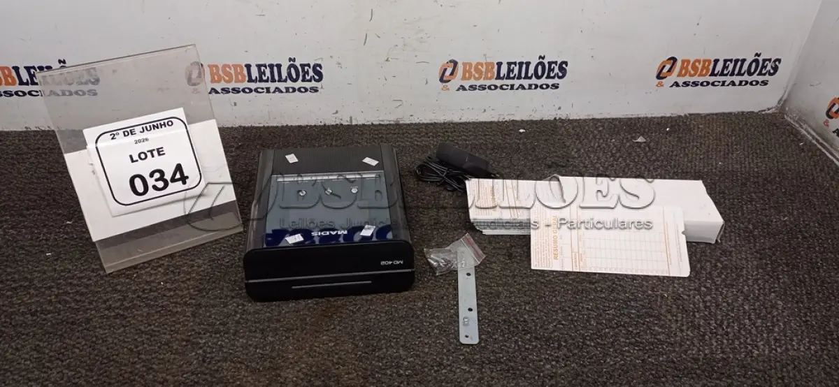 LOTE 034 - 01 RELÓGIO DE PONTO CARTOGRÁFICO MARCA MADIS. (NO ESTADO) ATENÇÃO! FAZER A VISITAÇÃO ANTES DE ARREMATAR, NÃO SABEMOS SE FUNCIONA, LEILÃO NÃO TEM GARANTIA E NEM DEVOLUÇÃO, SUJEITO A POSSÍVEIS AVARIAS VISÍVEIS/OCULTAS E/OU AUSÊNCIA DE COMPONENTES.