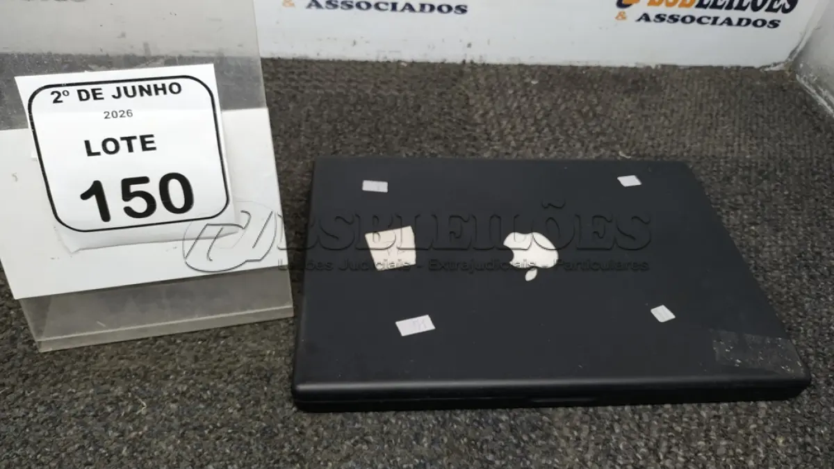LOTE 150 - 01 MACBOOK APPLE SEM FONTE. (NO ESTADO) ATENÇÃO! FAZER A VISITAÇÃO ANTES DE ARREMATAR, NÃO SABEMOS SE FUNCIONA, LEILÃO NÃO TEM GARANTIA E NEM DEVOLUÇÃO, SUJEITO A POSSÍVEIS AVARIAS VISÍVEIS/OCULTAS E/OU AUSÊNCIA DE COMPONENTES.
