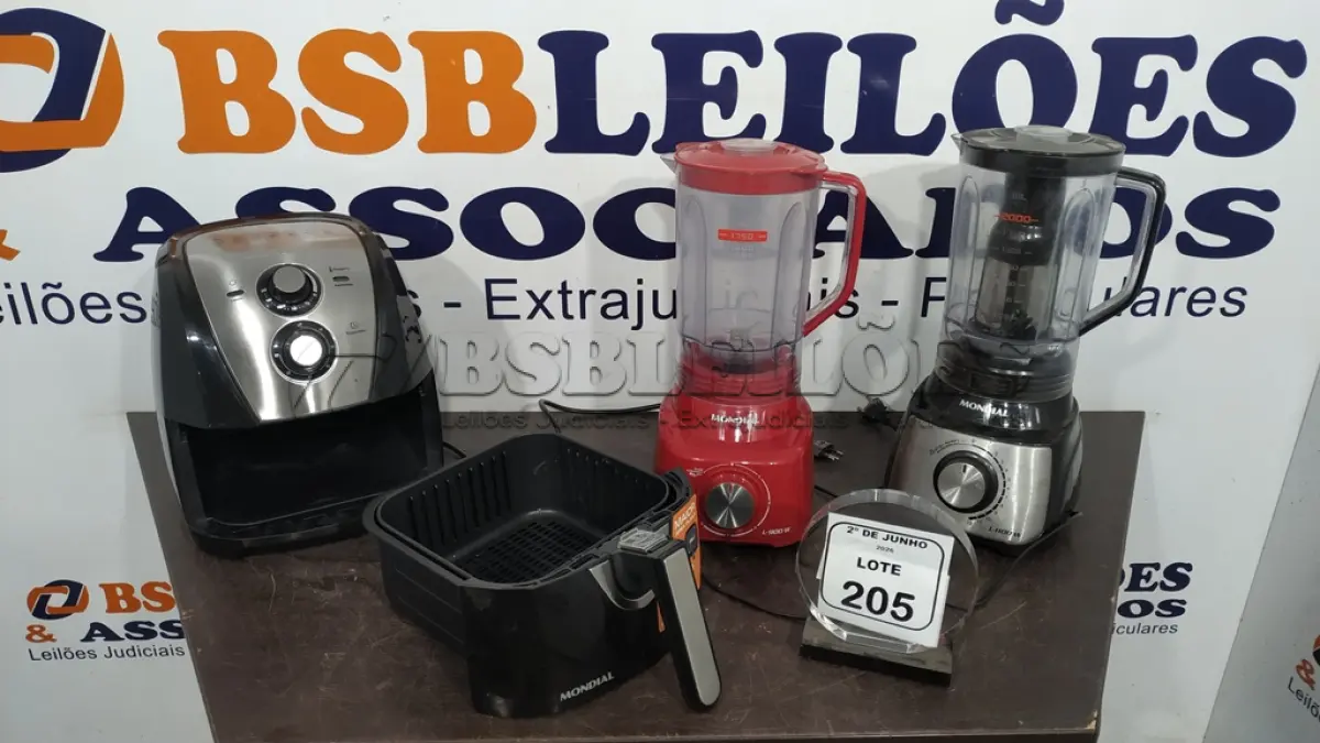 LOTE 205 - 01 AIR FRYER 4L 220V MARCA MONDIAL E 02 LIQUIDIFICADORES 220V MARCA MONDIAL. (NO ESTADO) ATENÇÃO! FAZER A VISITAÇÃO ANTES DE ARREMATAR, NÃO SABEMOS SE FUNCIONA, LEILÃO NÃO TEM GARANTIA E NEM DEVOLUÇÃO, SUJEITO A POSSÍVEIS AVARIAS VISÍVEIS/OCULTAS E/OU AUSÊNCIA DE COMPONENTES.