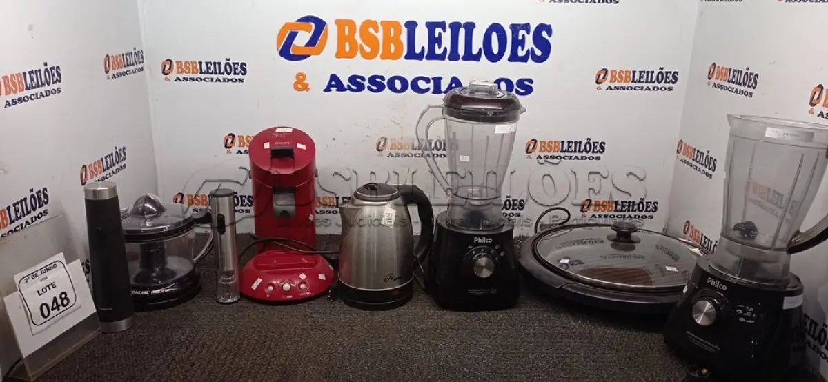 LOTE 048 - 01 TOP GRIL ELÉTRICO REDONDO 110V MARCA BRITÂNIA, 01 CHALEIRA ELÉTRICA, 01 CAFETEIRA INCOMPLETA, 01 ESPREMEDOR DE FRUTAS, 02 ABRIDORES DE VINHO ELÉTRICO E 02 LIQUIDIFICADORES MARCA PHILCO. (NO ESTADO) ATENÇÃO! FAZER A VISITAÇÃO ANTES DE ARREMATAR, NÃO SABEMOS SE FUNCIONA, LEILÃO NÃO TEM GARANTIA E NEM DEVOLUÇÃO, SUJEITO A POSSÍVEIS AVARIAS VISÍVEIS/OCULTAS E/OU AUSÊNCIA DE COMPONENTES.