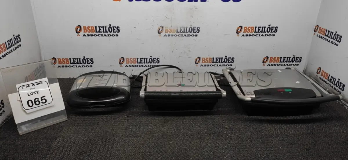 LOTE 065 - 03 CHAPAS GRILL DE MARCAS E MODELOS DIVERSOS. (NO ESTADO) ATENÇÃO! FAZER A VISITAÇÃO ANTES DE ARREMATAR, NÃO SABEMOS SE FUNCIONA, LEILÃO NÃO TEM GARANTIA E NEM DEVOLUÇÃO, SUJEITO A POSSÍVEIS AVARIAS VISÍVEIS/OCULTAS E/OU AUSÊNCIA DE COMPONENTES.