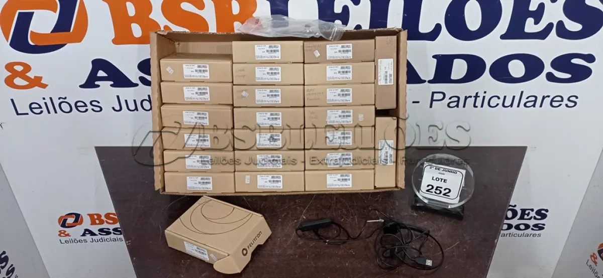 LOTE 252 - 01 LOTE COM GRANDE QUANTIDADE DE HEADSET MARCA FELITRON. (NO ESTADO) ATENÇÃO! FAZER A VISITAÇÃO ANTES DE ARREMATAR, NÃO SABEMOS SE FUNCIONA, LEILÃO NÃO TEM GARANTIA E NEM DEVOLUÇÃO, SUJEITO A POSSÍVEIS AVARIAS VISÍVEIS/OCULTAS E/OU AUSÊNCIA DE COMPONENTES.