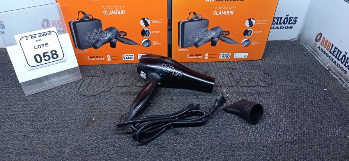 LOTE 058 - 03 SECADORES DE CABELO 220V COM MALETA E 01 SECADOR DE CABELO 110V MARCA MALLORY. (NO ESTADO) ATENÇÃO! FAZER A VISITAÇÃO ANTES DE ARREMATAR, NÃO SABEMOS SE FUNCIONA, LEILÃO NÃO TEM GARANTIA E NEM DEVOLUÇÃO, SUJEITO A POSSÍVEIS AVARIAS VISÍVEIS/OCULTAS E/OU AUSÊNCIA DE COMPONENTES.