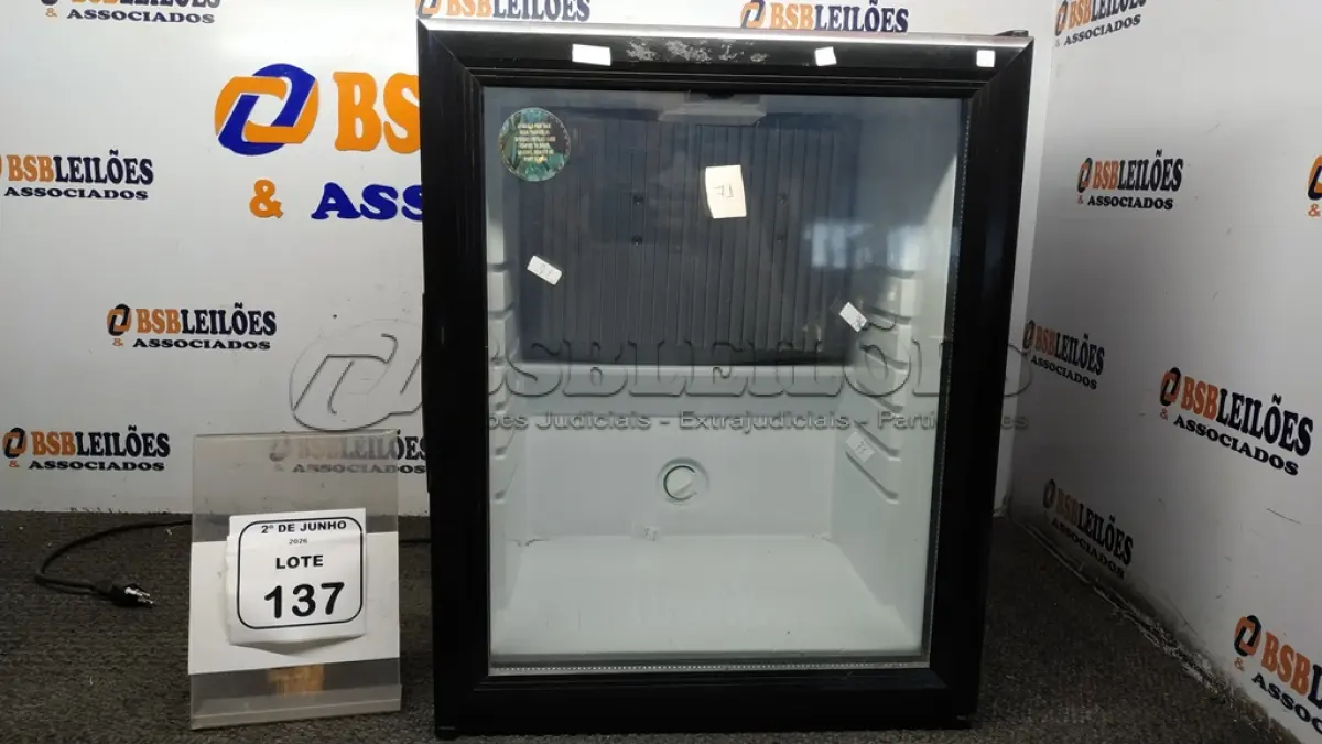 LOTE 137 - 01 FRIGOBAR 220V. (NO ESTADO) ATENÇÃO! FAZER A VISITAÇÃO ANTES DE ARREMATAR, NÃO SABEMOS SE FUNCIONA, LEILÃO NÃO TEM GARANTIA E NEM DEVOLUÇÃO, SUJEITO A POSSÍVEIS AVARIAS VISÍVEIS/OCULTAS E/OU AUSÊNCIA DE COMPONENTES.
