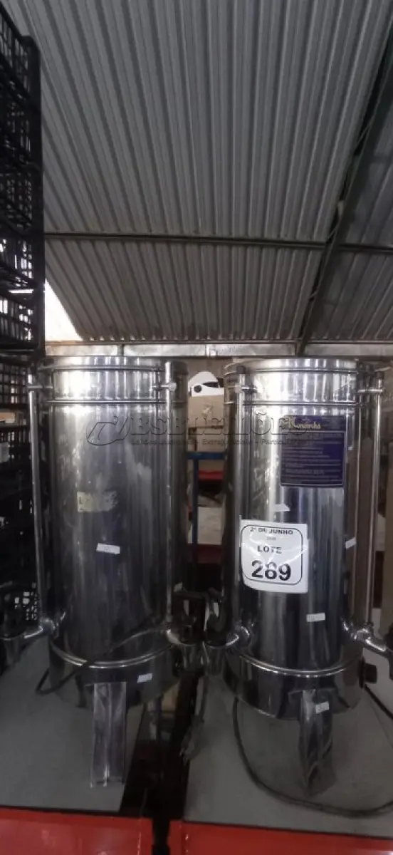 LOTE 289 - 02 CAFETERIAS INDUSTRIAIS EM INOX. (NO ESTADO) ATENÇÃO! FAZER A VISITAÇÃO ANTES DE ARREMATAR, NÃO SABEMOS SE FUNCIONA, LEILÃO NÃO TEM GARANTIA E NEM DEVOLUÇÃO, SUJEITO A POSSÍVEIS AVARIAS VISÍVEIS/OCULTAS E/OU AUSÊNCIA DE COMPONENTES.