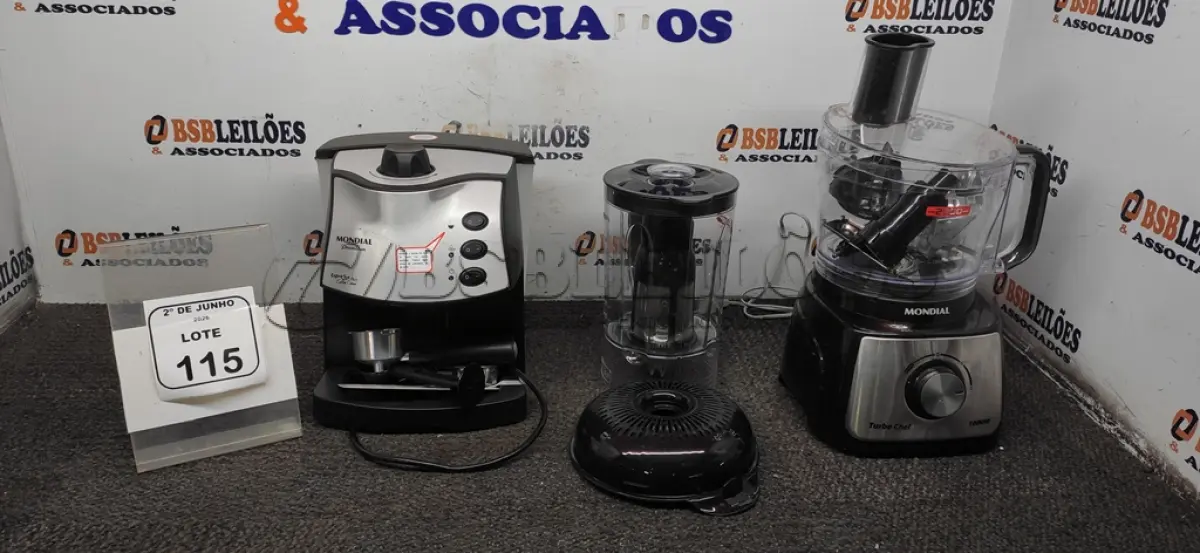 LOTE 115 - 01 MÁQUINA DE CAFÉ EXPRESSO 220V MARCA MONDIAL E 01 LIQUIDIFICADOR MODELO TURBO MASTER 220V MARCA MONDIAL. (NO ESTADO) ATENÇÃO! FAZER A VISITAÇÃO ANTES DE ARREMATAR, NÃO SABEMOS SE FUNCIONA, LEILÃO NÃO TEM GARANTIA E NEM DEVOLUÇÃO, SUJEITO A POSSÍVEIS AVARIAS VISÍVEIS/OCULTAS E/OU AUSÊNCIA DE COMPONENTES.