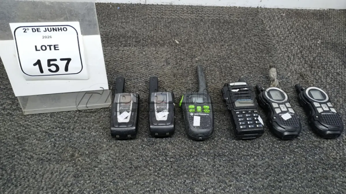LOTE 157 - 06 RÁDIOS COMUNICADORES DE MARCAS E MODELOS DIVERSOS. (NO ESTADO) ATENÇÃO! FAZER A VISITAÇÃO ANTES DE ARREMATAR, NÃO SABEMOS SE FUNCIONA, LEILÃO NÃO TEM GARANTIA E NEM DEVOLUÇÃO, SUJEITO A POSSÍVEIS AVARIAS VISÍVEIS/OCULTAS E/OU AUSÊNCIA DE COMPONENTES.