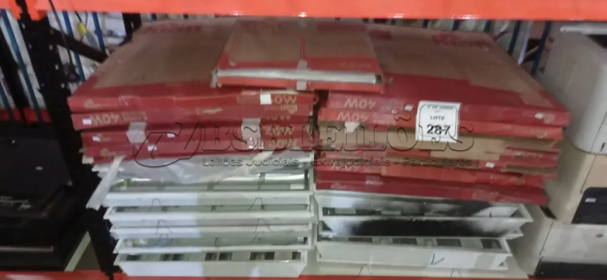 LOTE 287 - 01 LOTE COM VÁRIAS LUMINÁRIAS DE EMBUTIR E SOBREPOR DE MARCAS E MODELOS DIVERSOS. (NO ESTADO) ATENÇÃO! FAZER A VISITAÇÃO ANTES DE ARREMATAR, NÃO SABEMOS SE FUNCIONA, LEILÃO NÃO TEM GARANTIA E NEM DEVOLUÇÃO, SUJEITO A POSSÍVEIS AVARIAS VISÍVEIS/OCULTAS E/OU AUSÊNCIA DE COMPONENTES.