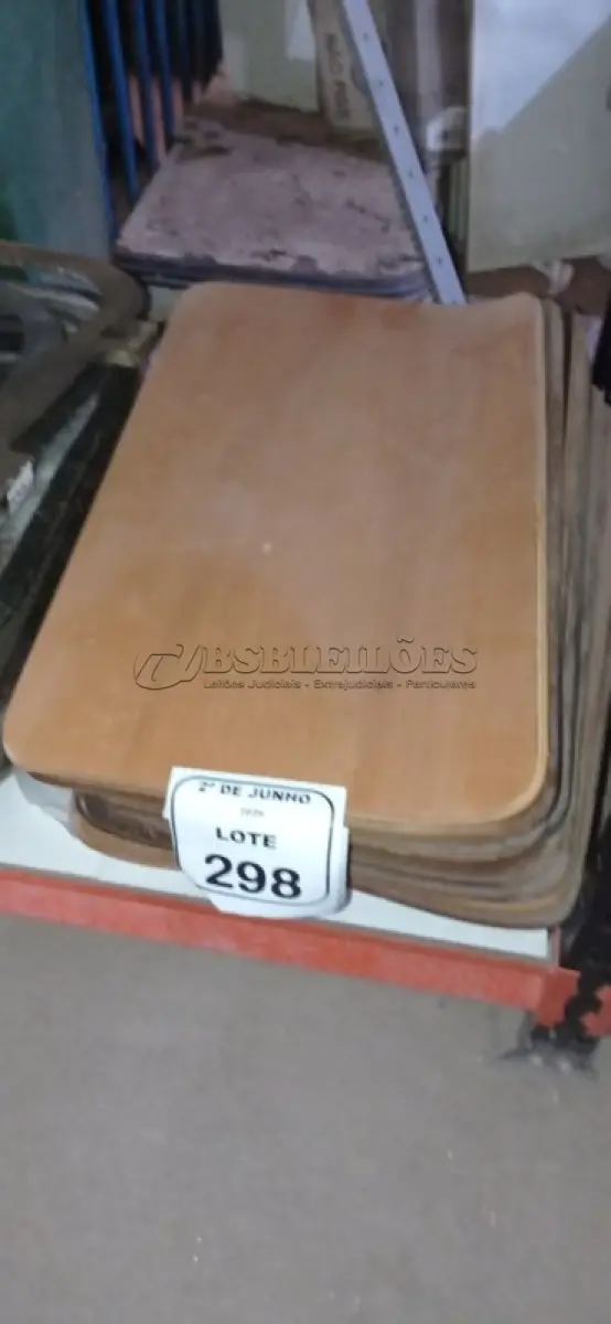 LOTE 298 - 20 PLACAS DE MADEIRA. (NO ESTADO) ATENÇÃO! FAZER A VISITAÇÃO ANTES DE ARREMATAR, NÃO SABEMOS SE FUNCIONA, LEILÃO NÃO TEM GARANTIA E NEM DEVOLUÇÃO, SUJEITO A POSSÍVEIS AVARIAS VISÍVEIS/OCULTAS E/OU AUSÊNCIA DE COMPONENTES.