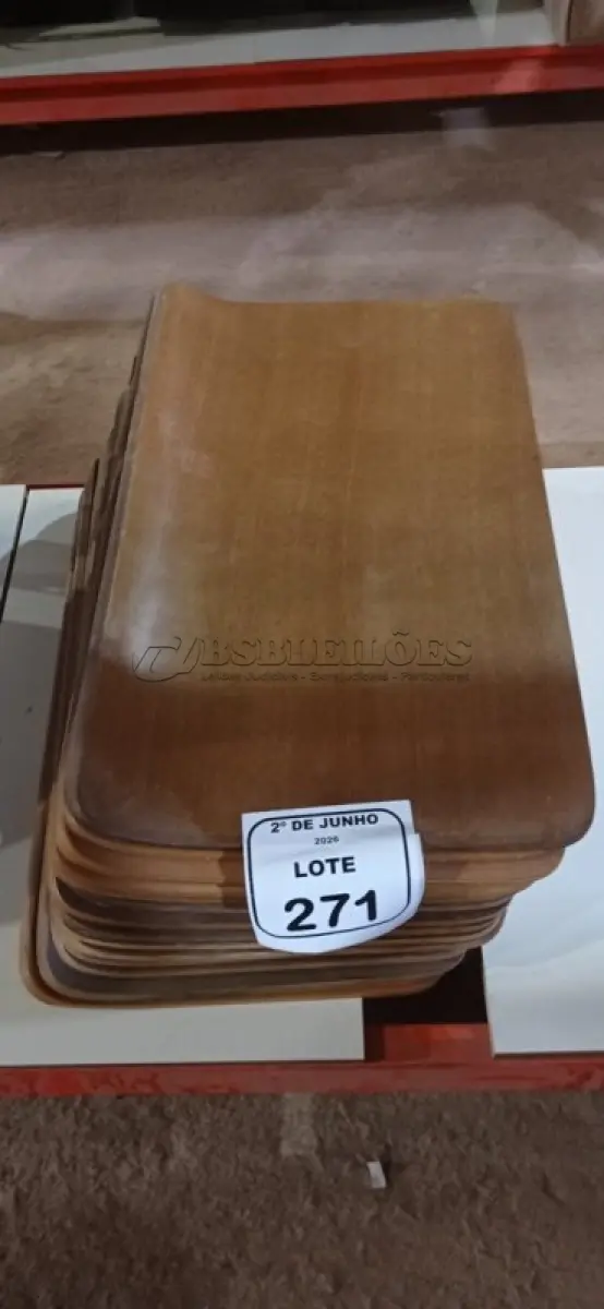 LOTE 271 - 20 PLACAS DE MADEIRA. (NO ESTADO) ATENÇÃO! FAZER A VISITAÇÃO ANTES DE ARREMATAR, NÃO SABEMOS SE FUNCIONA, LEILÃO NÃO TEM GARANTIA E NEM DEVOLUÇÃO, SUJEITO A POSSÍVEIS AVARIAS VISÍVEIS/OCULTAS E/OU AUSÊNCIA DE COMPONENTES.