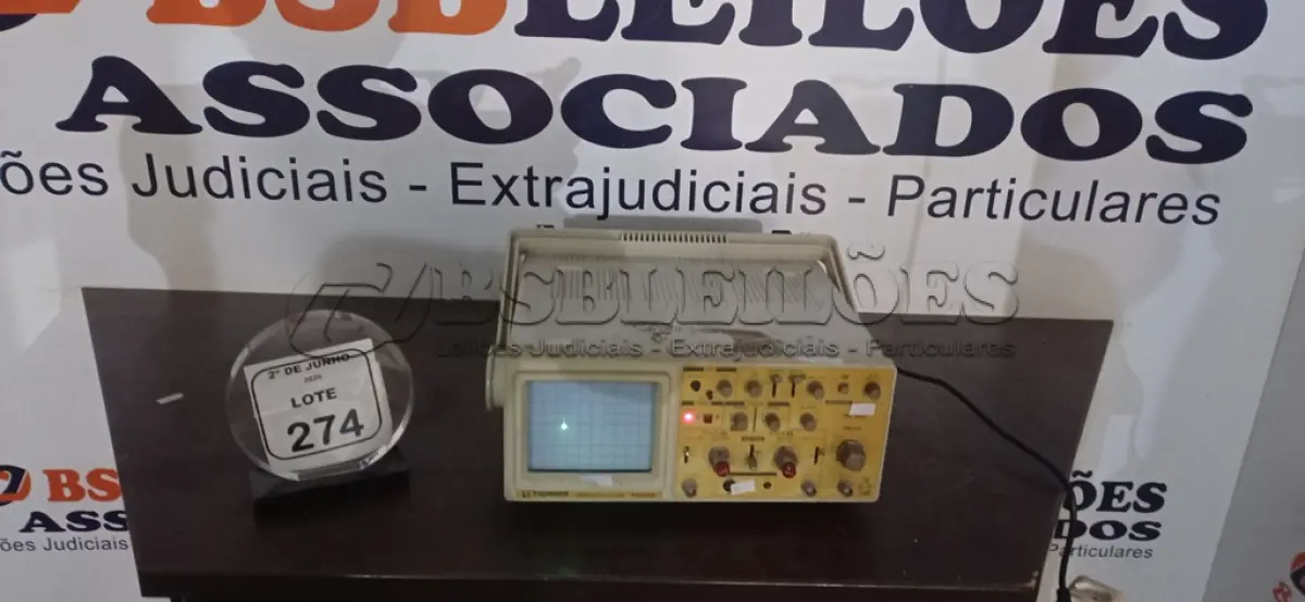 LOTE 274 - 01 OSCILOSCÓPIO ANALÓGICO. (NO ESTADO) ATENÇÃO! FAZER A VISITAÇÃO ANTES DE ARREMATAR, NÃO SABEMOS SE FUNCIONA, LEILÃO NÃO TEM GARANTIA E NEM DEVOLUÇÃO, SUJEITO A POSSÍVEIS AVARIAS VISÍVEIS/OCULTAS E/OU AUSÊNCIA DE COMPONENTES.