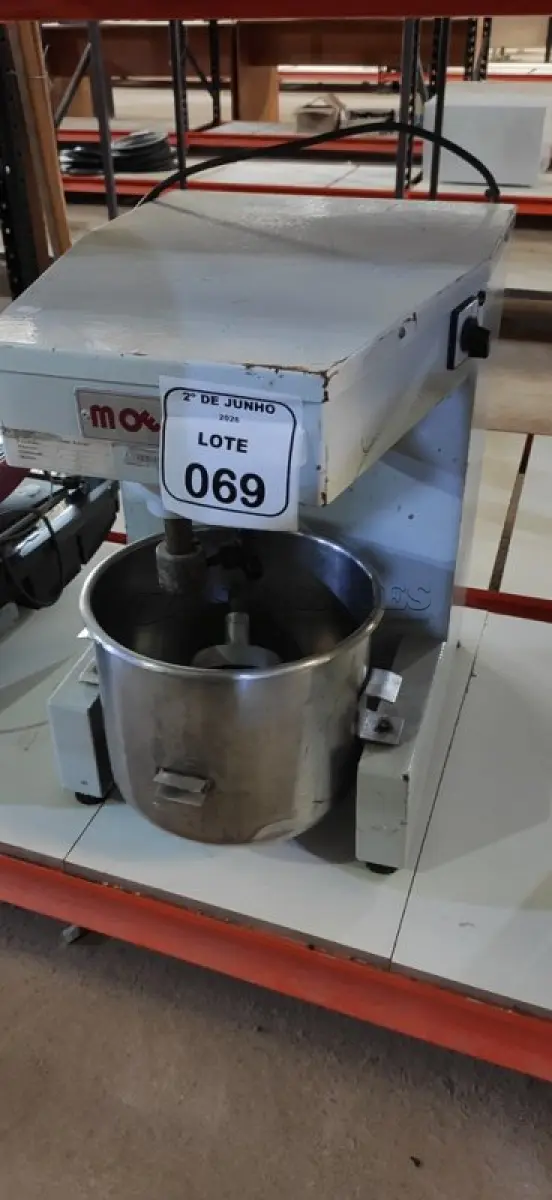 LOTE 069 - 01 BATEDEIRA INDUSTRIAL MARCA MOEMA. (NO ESTADO) ATENÇÃO! FAZER A VISITAÇÃO ANTES DE ARREMATAR, NÃO SABEMOS SE FUNCIONA, LEILÃO NÃO TEM GARANTIA E NEM DEVOLUÇÃO, SUJEITO A POSSÍVEIS AVARIAS VISÍVEIS/OCULTAS E/OU AUSÊNCIA DE COMPONENTES.
