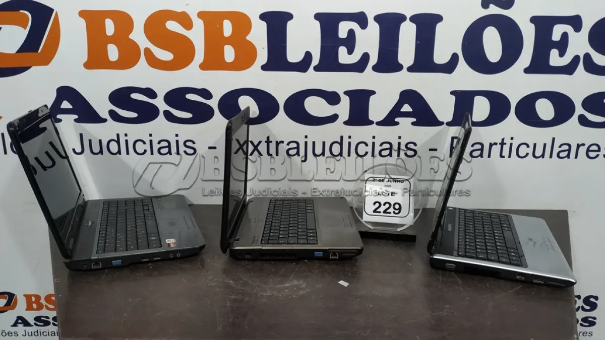 LOTE 229 - 03 NOTEBOOKS DE MARCAS E MODELOS DIVERSOS PARA RETIRADA DE PEÇAS. (NO ESTADO) ATENÇÃO! FAZER A VISITAÇÃO ANTES DE ARREMATAR, NÃO SABEMOS SE FUNCIONA, LEILÃO NÃO TEM GARANTIA E NEM DEVOLUÇÃO, SUJEITO A POSSÍVEIS AVARIAS VISÍVEIS/OCULTAS E/OU AUSÊNCIA DE COMPONENTES.