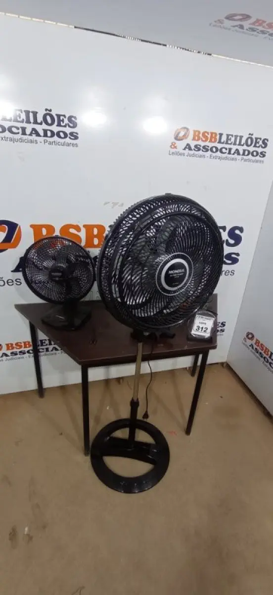 LOTE 312 - 02 VENTILADORES 220V MAR MONDIAL E 01 ASPIRADO DE PÓ MARCA MONDIAL. (NO ESTADO) ATENÇÃO! FAZER A VISITAÇÃO ANTES DE ARREMATAR, NÃO SABEMOS SE FUNCIONA, LEILÃO NÃO TEM GARANTIA E NEM DEVOLUÇÃO, SUJEITO A POSSÍVEIS AVARIAS VISÍVEIS/OCULTAS E/OU AUSÊNCIA DE COMPONENTES.