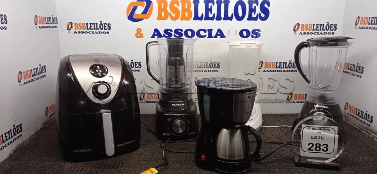 LOTE 283 - 01 AIR FRYER 5L 220V MARCA MONDIAL, 01 CAFETEIRA 220V MARCA MONDIAL E 03 LIQUIDIFICADORES DE MODELOS DIVERSOS MARCA MONDIAL. (NO ESTADO) ATENÇÃO! FAZER A VISITAÇÃO ANTES DE ARREMATAR, NÃO SABEMOS SE FUNCIONA, LEILÃO NÃO TEM GARANTIA E NEM DEVOLUÇÃO, SUJEITO A POSSÍVEIS AVARIAS VISÍVEIS/OCULTAS E/OU AUSÊNCIA DE COMPONENTES.