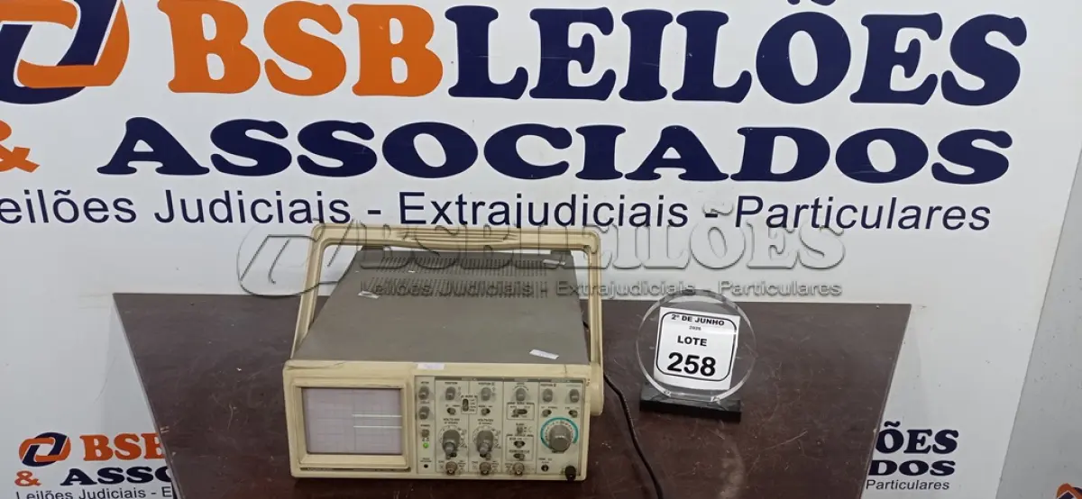 LOTE 258 - 01 OSCILOSCÓPIO ANALÓGICO. (NO ESTADO) ATENÇÃO! FAZER A VISITAÇÃO ANTES DE ARREMATAR, NÃO SABEMOS SE FUNCIONA, LEILÃO NÃO TEM GARANTIA E NEM DEVOLUÇÃO, SUJEITO A POSSÍVEIS AVARIAS VISÍVEIS/OCULTAS E/OU AUSÊNCIA DE COMPONENTES.