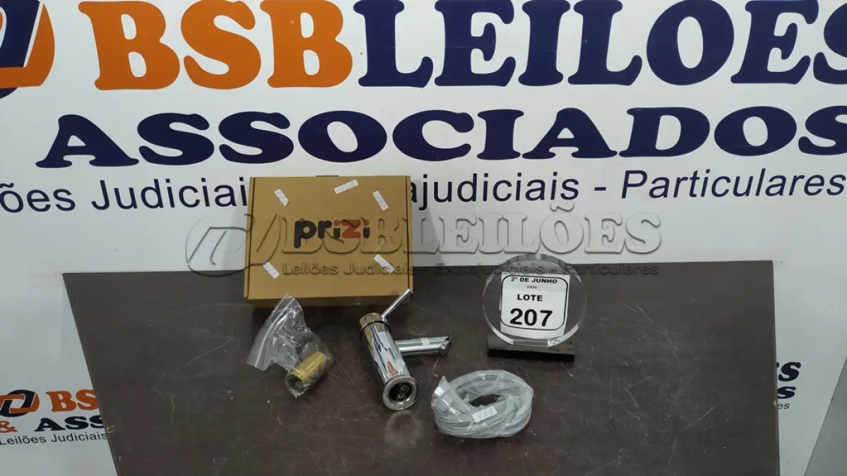 LOTE 207 - 01 TORNEIRA MISTURADOR MARCA PRIZI COM ACESSÓRIOS. (NO ESTADO) ATENÇÃO! FAZER A VISITAÇÃO ANTES DE ARREMATAR, NÃO SABEMOS SE FUNCIONA, LEILÃO NÃO TEM GARANTIA E NEM DEVOLUÇÃO, SUJEITO A POSSÍVEIS AVARIAS VISÍVEIS/OCULTAS E/OU AUSÊNCIA DE COMPONENTES.