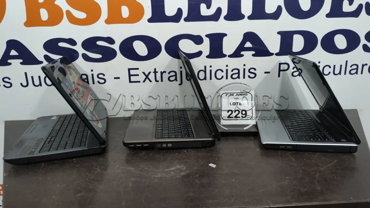 LOTE 229 - 03 NOTEBOOKS DE MARCAS E MODELOS DIVERSOS PARA RETIRADA DE PEÇAS. (NO ESTADO) ATENÇÃO! FAZER A VISITAÇÃO ANTES DE ARREMATAR, NÃO SABEMOS SE FUNCIONA, LEILÃO NÃO TEM GARANTIA E NEM DEVOLUÇÃO, SUJEITO A POSSÍVEIS AVARIAS VISÍVEIS/OCULTAS E/OU AUSÊNCIA DE COMPONENTES.