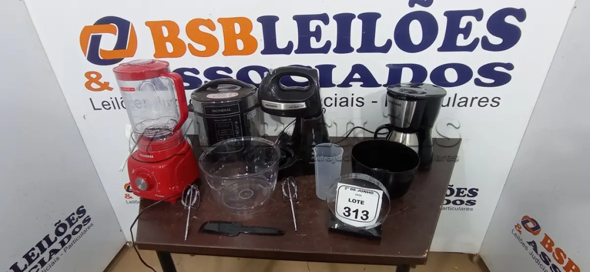 LOTE 313 - 01 PANELA ELÉTRICA, 01 CAFETEIRA 220V MARCA MONDIAL, 01 BATEDEIRA MARCA MONDIAL E 01 LIQUIDIFICADOR 220V MARCA MONDIAL. (NO ESTADO) ATENÇÃO! FAZER A VISITAÇÃO ANTES DE ARREMATAR, NÃO SABEMOS SE FUNCIONA, LEILÃO NÃO TEM GARANTIA E NEM DEVOLUÇÃO, SUJEITO A POSSÍVEIS AVARIAS VISÍVEIS/OCULTAS E/OU AUSÊNCIA DE COMPONENTES.