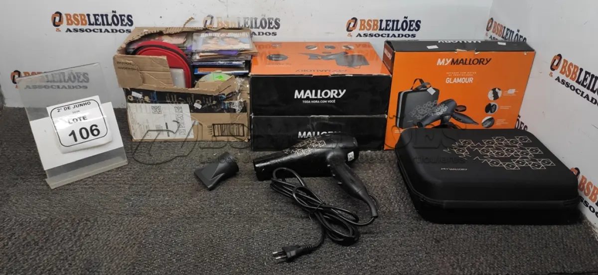LOTE 106 - 03 SECADORES DE CABELO 220V MARCA MALLORY E 01 CAIXA COM GRANDE QUANTIDADE DE CDS. (NO ESTADO) ATENÇÃO! FAZER A VISITAÇÃO ANTES DE ARREMATAR, NÃO SABEMOS SE FUNCIONA, LEILÃO NÃO TEM GARANTIA E NEM DEVOLUÇÃO, SUJEITO A POSSÍVEIS AVARIAS VISÍVEIS/OCULTAS E/OU AUSÊNCIA DE COMPONENTES.