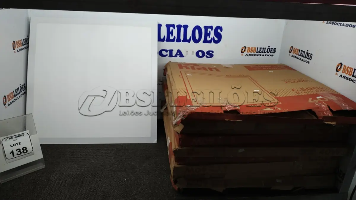 LOTE 138 - 09 LUMINÁRIAS DE EMBUTIR DE 40W MARCA KIAN. (NO ESTADO) ATENÇÃO! FAZER A VISITAÇÃO ANTES DE ARREMATAR, NÃO SABEMOS SE FUNCIONA, LEILÃO NÃO TEM GARANTIA E NEM DEVOLUÇÃO, SUJEITO A POSSÍVEIS AVARIAS VISÍVEIS/OCULTAS E/OU AUSÊNCIA DE COMPONENTES.