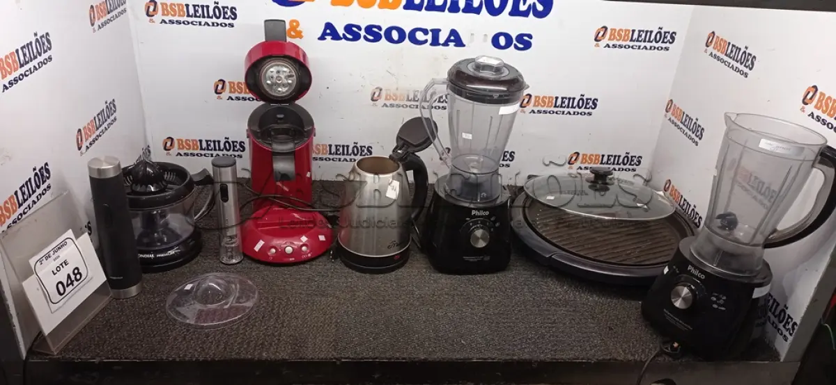 LOTE 048 - 01 TOP GRIL ELÉTRICO REDONDO 110V MARCA BRITÂNIA, 01 CHALEIRA ELÉTRICA, 01 CAFETEIRA INCOMPLETA, 01 ESPREMEDOR DE FRUTAS, 02 ABRIDORES DE VINHO ELÉTRICO E 02 LIQUIDIFICADORES MARCA PHILCO. (NO ESTADO) ATENÇÃO! FAZER A VISITAÇÃO ANTES DE ARREMATAR, NÃO SABEMOS SE FUNCIONA, LEILÃO NÃO TEM GARANTIA E NEM DEVOLUÇÃO, SUJEITO A POSSÍVEIS AVARIAS VISÍVEIS/OCULTAS E/OU AUSÊNCIA DE COMPONENTES.
