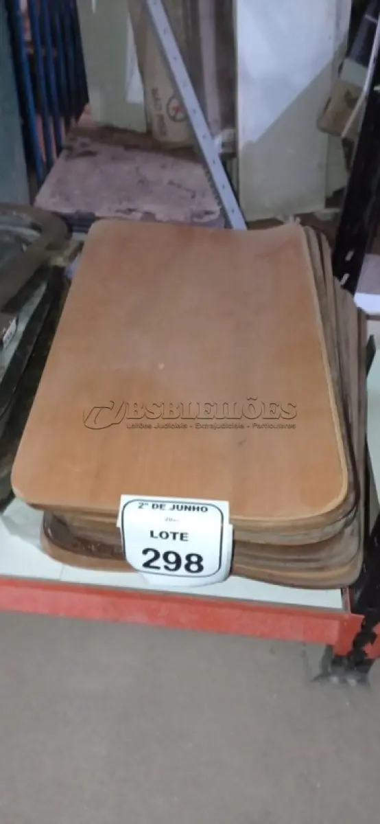 LOTE 298 - 20 PLACAS DE MADEIRA. (NO ESTADO) ATENÇÃO! FAZER A VISITAÇÃO ANTES DE ARREMATAR, NÃO SABEMOS SE FUNCIONA, LEILÃO NÃO TEM GARANTIA E NEM DEVOLUÇÃO, SUJEITO A POSSÍVEIS AVARIAS VISÍVEIS/OCULTAS E/OU AUSÊNCIA DE COMPONENTES.