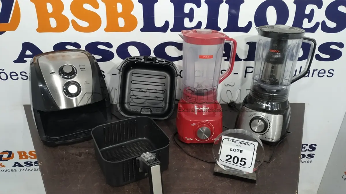 LOTE 205 - 01 AIR FRYER 4L 220V MARCA MONDIAL E 02 LIQUIDIFICADORES 220V MARCA MONDIAL. (NO ESTADO) ATENÇÃO! FAZER A VISITAÇÃO ANTES DE ARREMATAR, NÃO SABEMOS SE FUNCIONA, LEILÃO NÃO TEM GARANTIA E NEM DEVOLUÇÃO, SUJEITO A POSSÍVEIS AVARIAS VISÍVEIS/OCULTAS E/OU AUSÊNCIA DE COMPONENTES.
