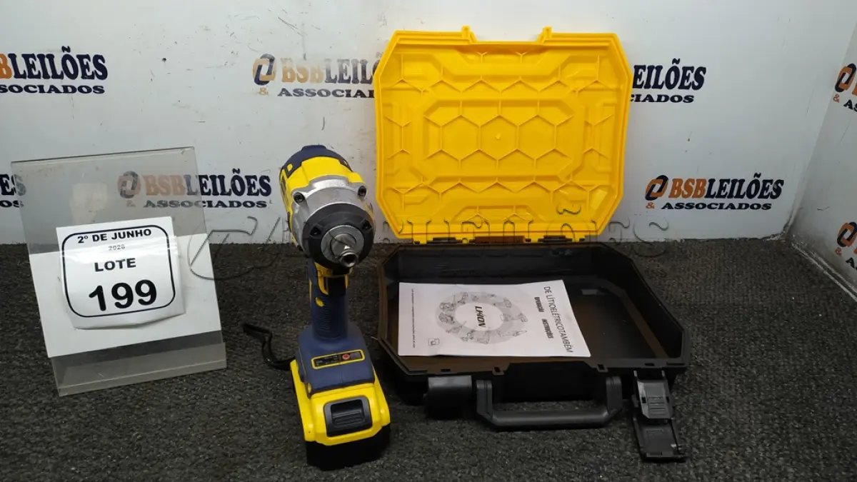 LOTE 199 - 01 CHAVE DE IMPACTO A BATERIA 48V MARCA DAOYEE COM MALETA. (NO ESTADO) ATENÇÃO! FAZER A VISITAÇÃO ANTES DE ARREMATAR, NÃO SABEMOS SE FUNCIONA, LEILÃO NÃO TEM GARANTIA E NEM DEVOLUÇÃO, SUJEITO A POSSÍVEIS AVARIAS VISÍVEIS/OCULTAS E/OU AUSÊNCIA DE COMPONENTES.