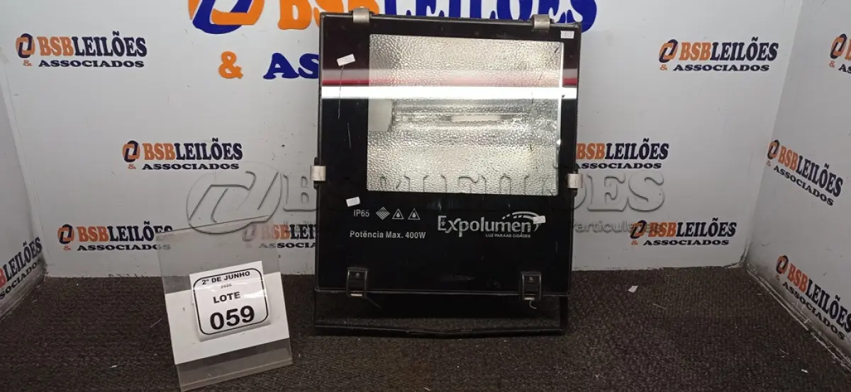 LOTE 059 - 01 REFLETOR 400W MARCA EXPOLUMEN. (NO ESTADO) ATENÇÃO! FAZER A VISITAÇÃO ANTES DE ARREMATAR, NÃO SABEMOS SE FUNCIONA, LEILÃO NÃO TEM GARANTIA E NEM DEVOLUÇÃO, SUJEITO A POSSÍVEIS AVARIAS VISÍVEIS/OCULTAS E/OU AUSÊNCIA DE COMPONENTES.