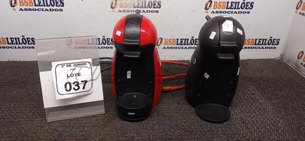 LOTE 037 - 02 CAFETEIRAS MARCA ARNO INCOMPLETAS. (NO ESTADO) ATENÇÃO! FAZER A VISITAÇÃO ANTES DE ARREMATAR, NÃO SABEMOS SE FUNCIONA, LEILÃO NÃO TEM GARANTIA E NEM DEVOLUÇÃO, SUJEITO A POSSÍVEIS AVARIAS VISÍVEIS/OCULTAS E/OU AUSÊNCIA DE COMPONENTES.