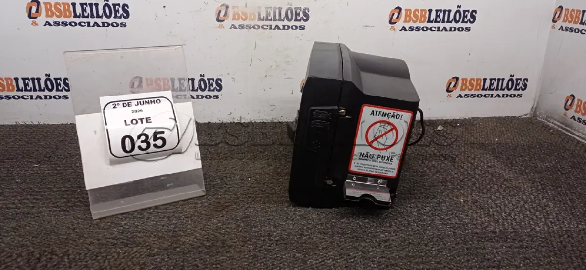 LOTE 035 - 01 RELÓGIO DE PONTO MARCA MADIS. (NO ESTADO) ATENÇÃO! FAZER A VISITAÇÃO ANTES DE ARREMATAR, NÃO SABEMOS SE FUNCIONA, LEILÃO NÃO TEM GARANTIA E NEM DEVOLUÇÃO, SUJEITO A POSSÍVEIS AVARIAS VISÍVEIS/OCULTAS E/OU AUSÊNCIA DE COMPONENTES.