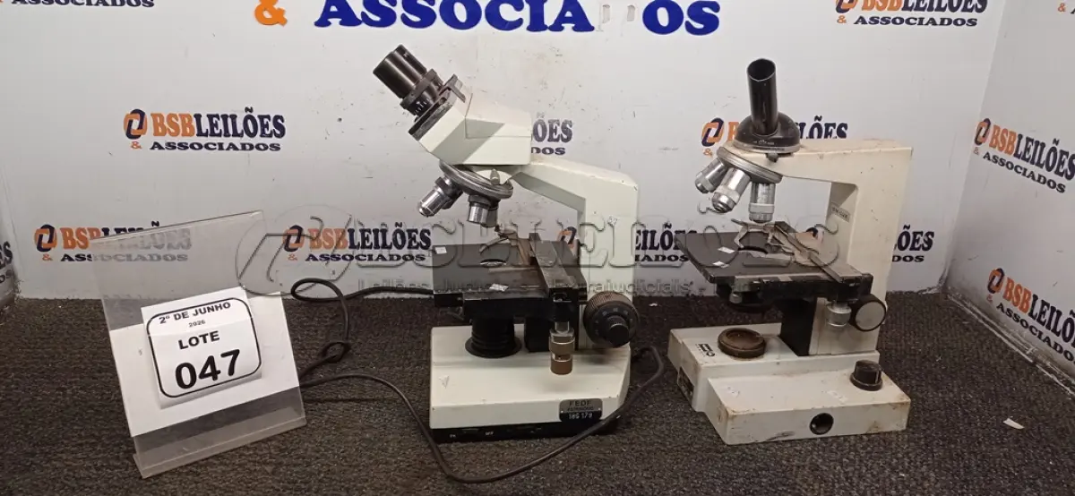 LOTE 047 - 02 MICROSCÓPIOS. (NO ESTADO) ATENÇÃO! FAZER A VISITAÇÃO ANTES DE ARREMATAR, NÃO SABEMOS SE FUNCIONA, LEILÃO NÃO TEM GARANTIA E NEM DEVOLUÇÃO, SUJEITO A POSSÍVEIS AVARIAS VISÍVEIS/OCULTAS E/OU AUSÊNCIA DE COMPONENTES.