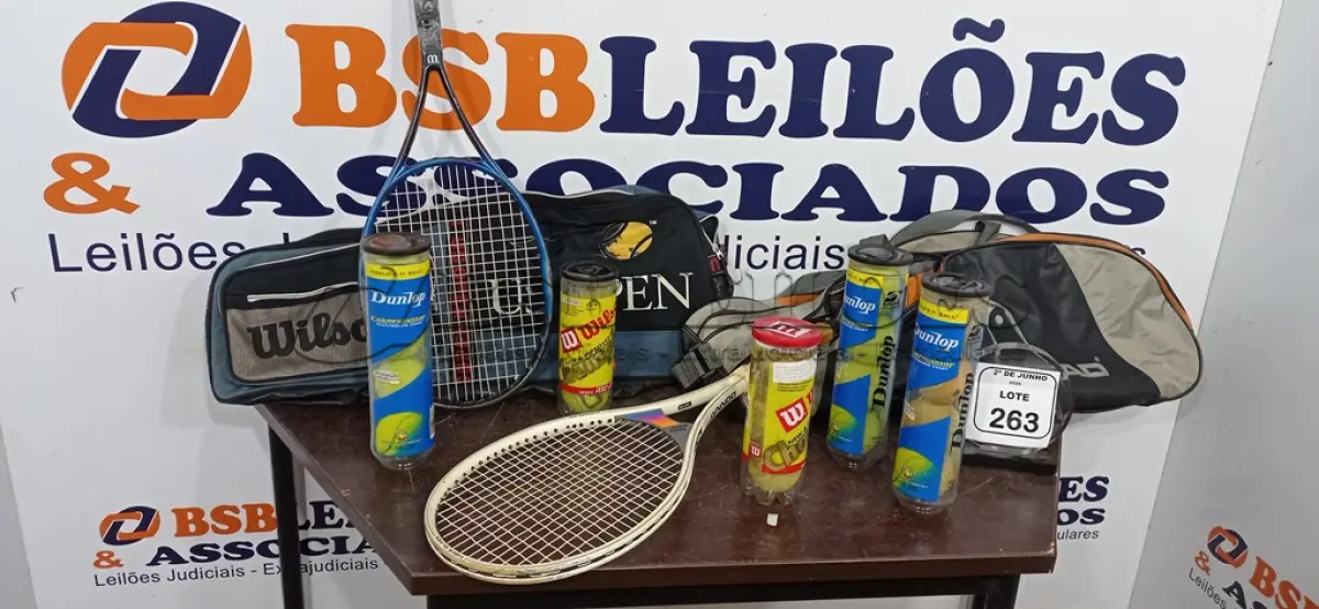 LOTE 263 - 02 RAQUETES DE TÊNIS PROFISSIONAIS. (NO ESTADO) ATENÇÃO! FAZER A VISITAÇÃO ANTES DE ARREMATAR, NÃO SABEMOS SE FUNCIONA, LEILÃO NÃO TEM GARANTIA E NEM DEVOLUÇÃO, SUJEITO A POSSÍVEIS AVARIAS VISÍVEIS/OCULTAS E/OU AUSÊNCIA DE COMPONENTES.