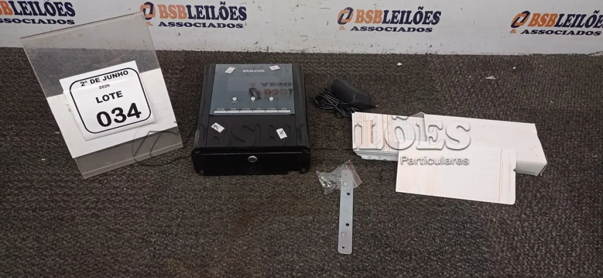 LOTE 034 - 01 RELÓGIO DE PONTO CARTOGRÁFICO MARCA MADIS. (NO ESTADO) ATENÇÃO! FAZER A VISITAÇÃO ANTES DE ARREMATAR, NÃO SABEMOS SE FUNCIONA, LEILÃO NÃO TEM GARANTIA E NEM DEVOLUÇÃO, SUJEITO A POSSÍVEIS AVARIAS VISÍVEIS/OCULTAS E/OU AUSÊNCIA DE COMPONENTES.