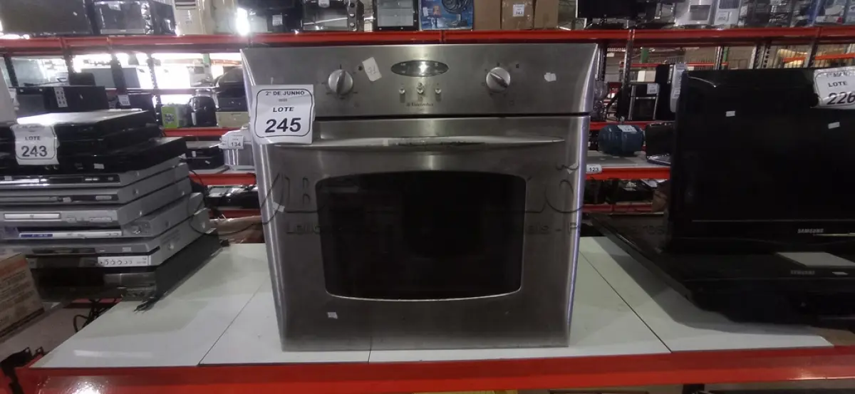 LOTE 245 - 01 FORNO DE EMBUTIR MARCA ELECTROLUX. (NO ESTADO) ATENÇÃO! FAZER A VISITAÇÃO ANTES DE ARREMATAR, NÃO SABEMOS SE FUNCIONA, LEILÃO NÃO TEM GARANTIA E NEM DEVOLUÇÃO, SUJEITO A POSSÍVEIS AVARIAS VISÍVEIS/OCULTAS E/OU AUSÊNCIA DE COMPONENTES.