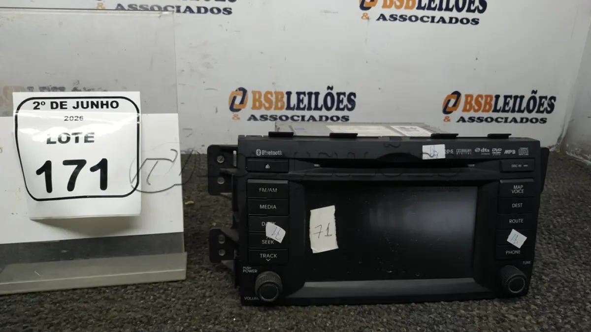 LOTE 171 - 01 APARELHO DE SOM MULTIMIDIA AUTOMOTIVO. (NO ESTADO) ATENÇÃO! FAZER A VISITAÇÃO ANTES DE ARREMATAR, NÃO SABEMOS SE FUNCIONA, LEILÃO NÃO TEM GARANTIA E NEM DEVOLUÇÃO, SUJEITO A POSSÍVEIS AVARIAS VISÍVEIS/OCULTAS E/OU AUSÊNCIA DE COMPONENTES.