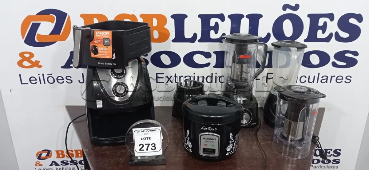 LOTE 273 - 01 AIR FRYER 5L 220V MARCA MONDIAL, 01 PANELA ELÉTRICA E 03 LIQUIDIFICADORES DE MODELOS DIVERSOS MARCA MONDIAL. (NO ESTADO) ATENÇÃO! FAZER A VISITAÇÃO ANTES DE ARREMATAR, NÃO SABEMOS SE FUNCIONA, LEILÃO NÃO TEM GARANTIA E NEM DEVOLUÇÃO, SUJEITO A POSSÍVEIS AVARIAS VISÍVEIS/OCULTAS E/OU AUSÊNCIA DE COMPONENTES.